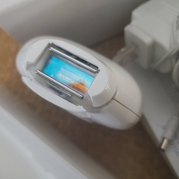 Iluminage Precise Touch - Hair Removal Device DAMAGED - Picture 6 of 7